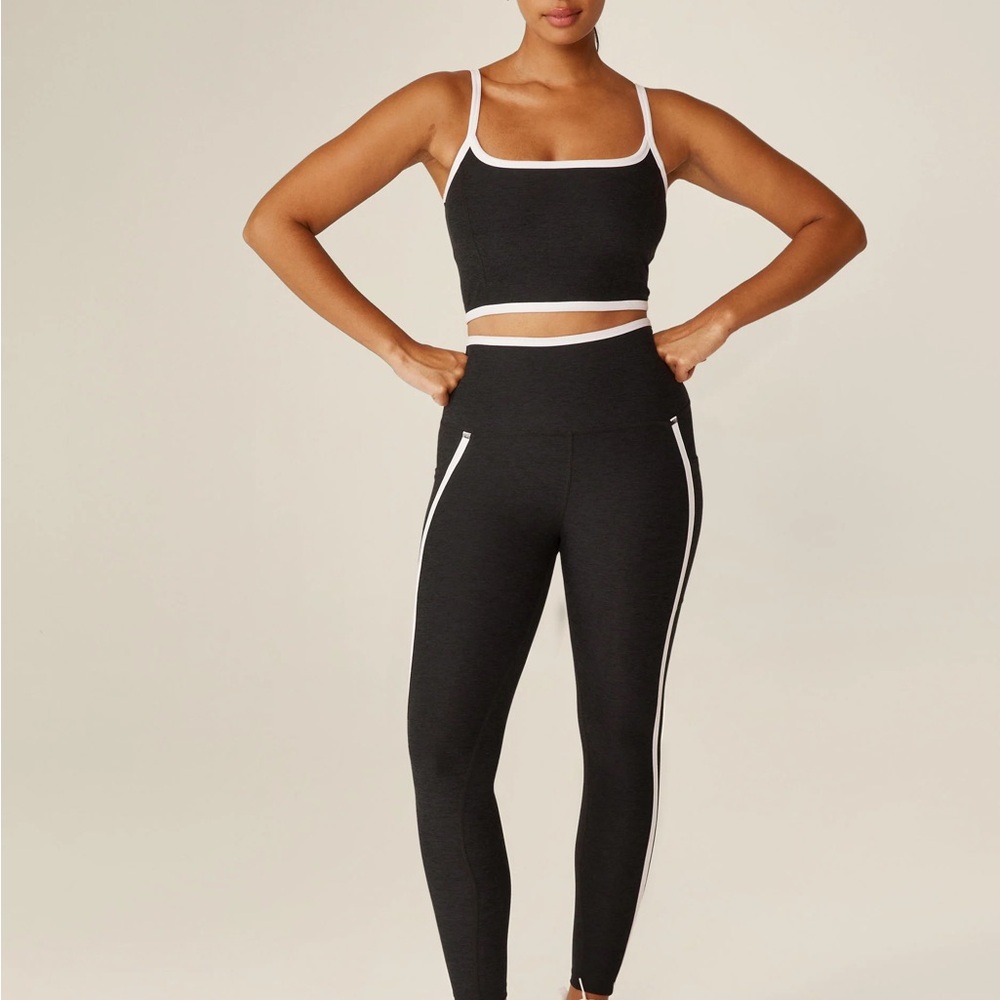 Black and white beyond yoga SET